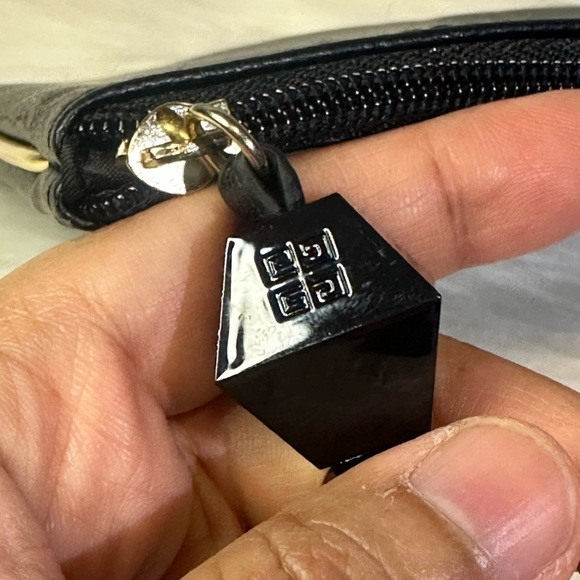 GIVENCHY cosmetic pouch in black - Picture 9 of 12